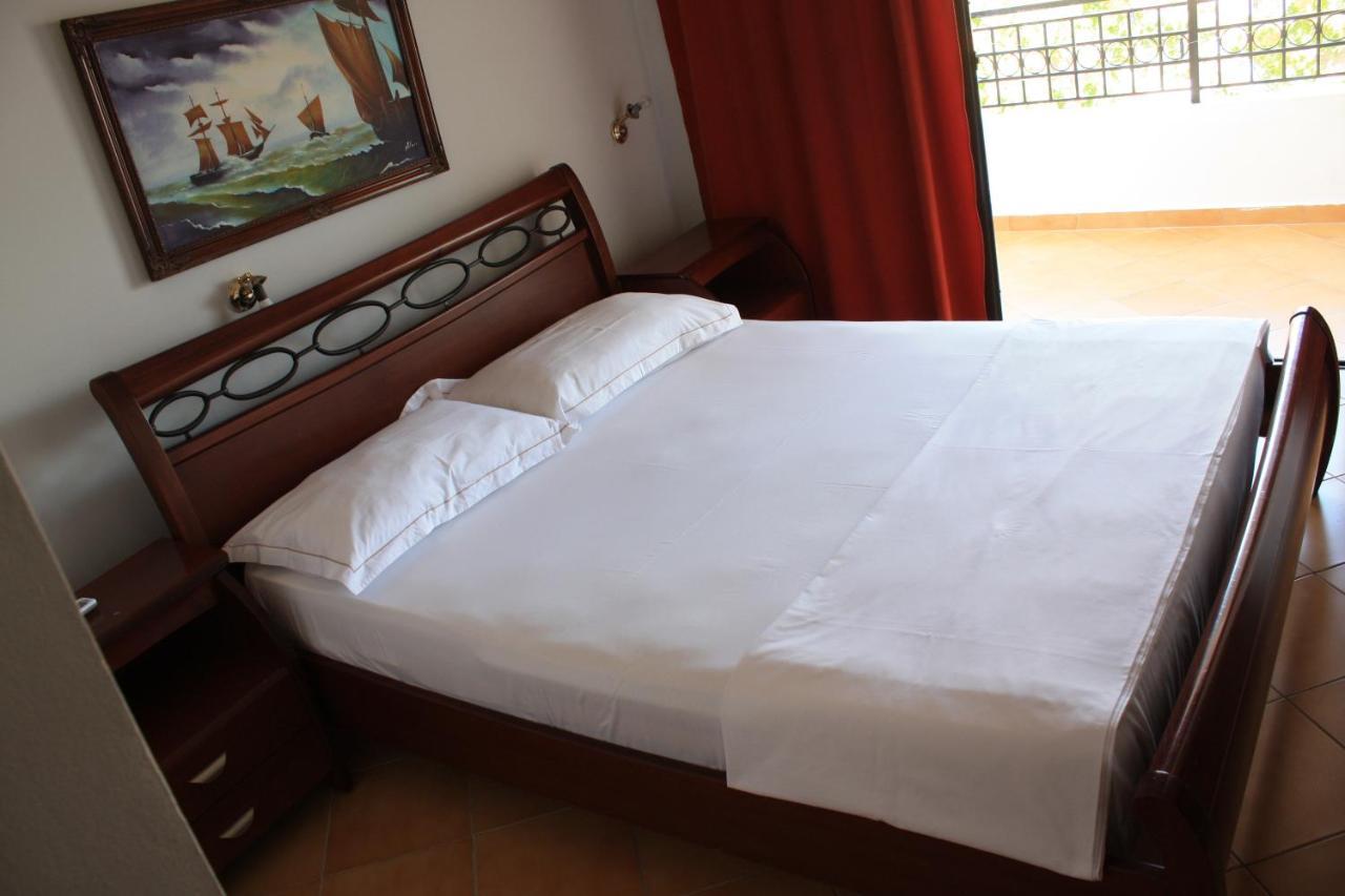 Kanina Hotel&Hostel Саранде Екстериор снимка