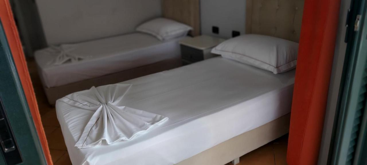 Kanina Hotel&Hostel Саранде Екстериор снимка