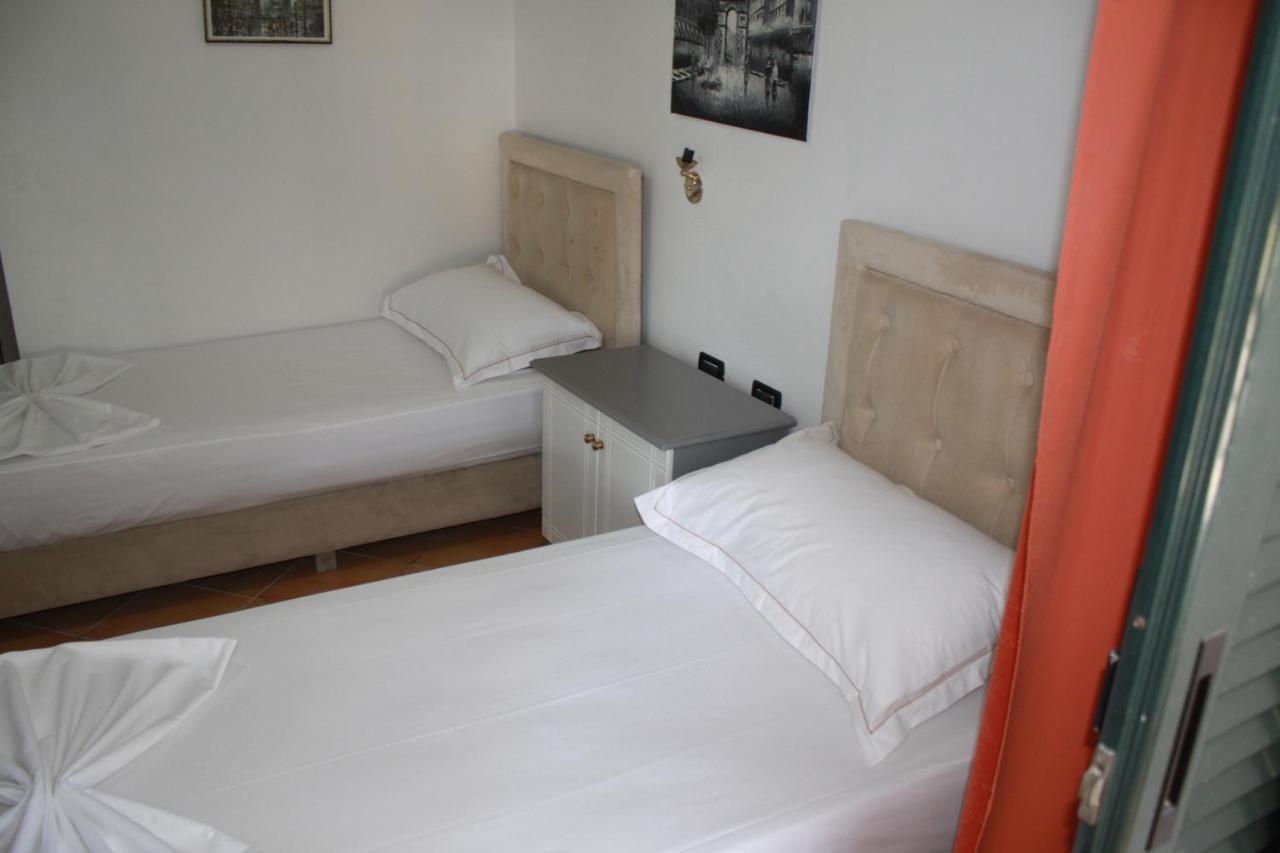 Kanina Hotel&Hostel Саранде Екстериор снимка