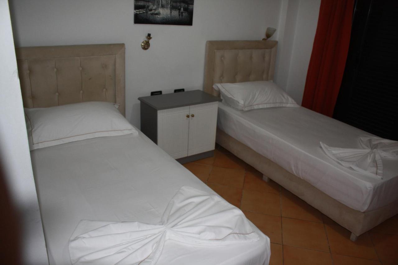 Kanina Hotel&Hostel Саранде Екстериор снимка