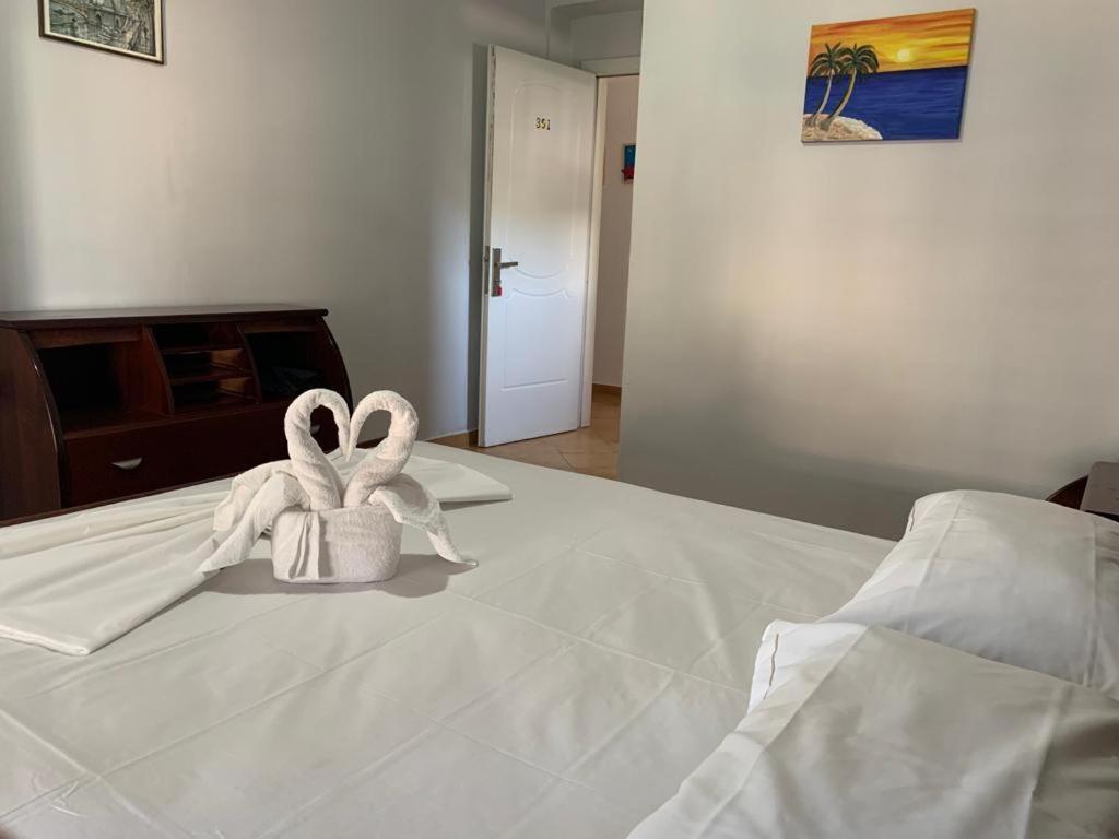 Kanina Hotel&Hostel Саранде Екстериор снимка