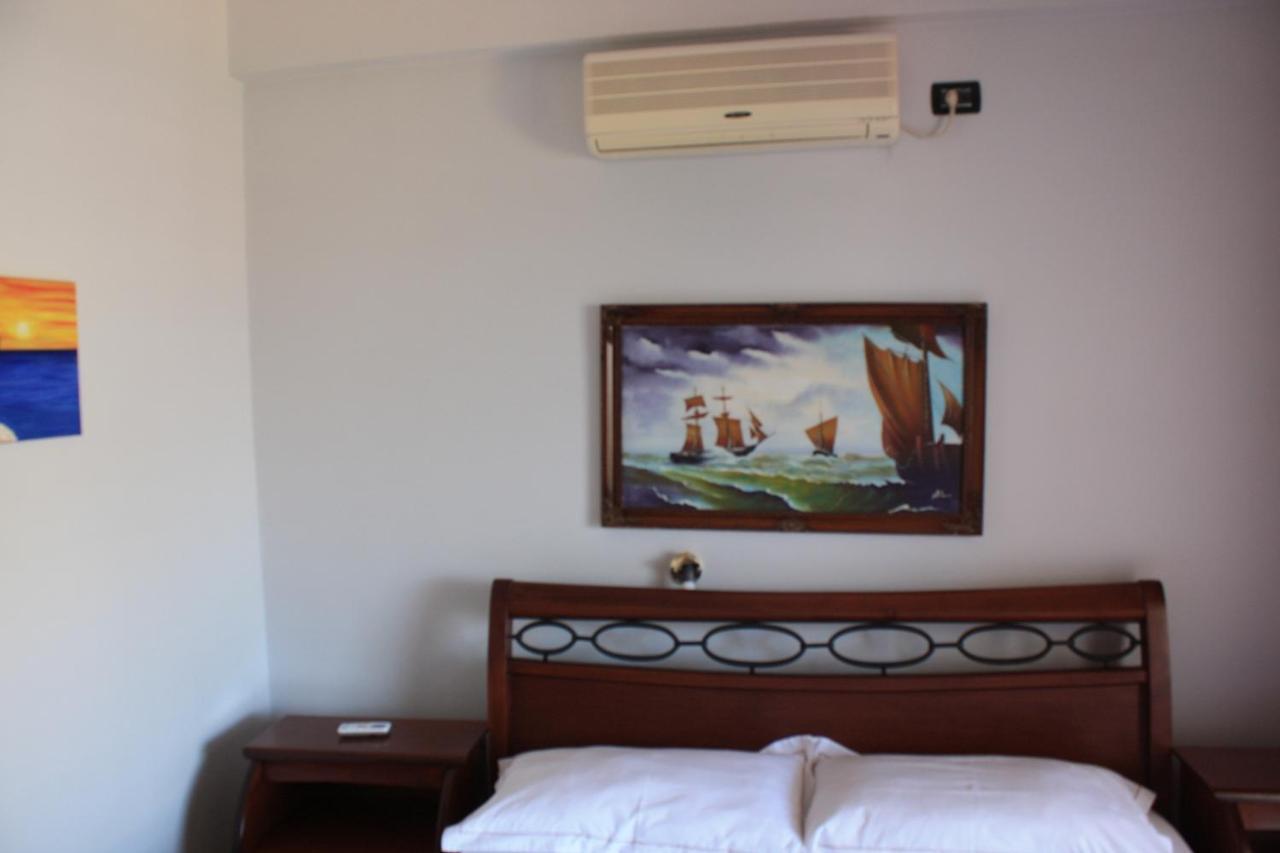Kanina Hotel&Hostel Саранде Екстериор снимка