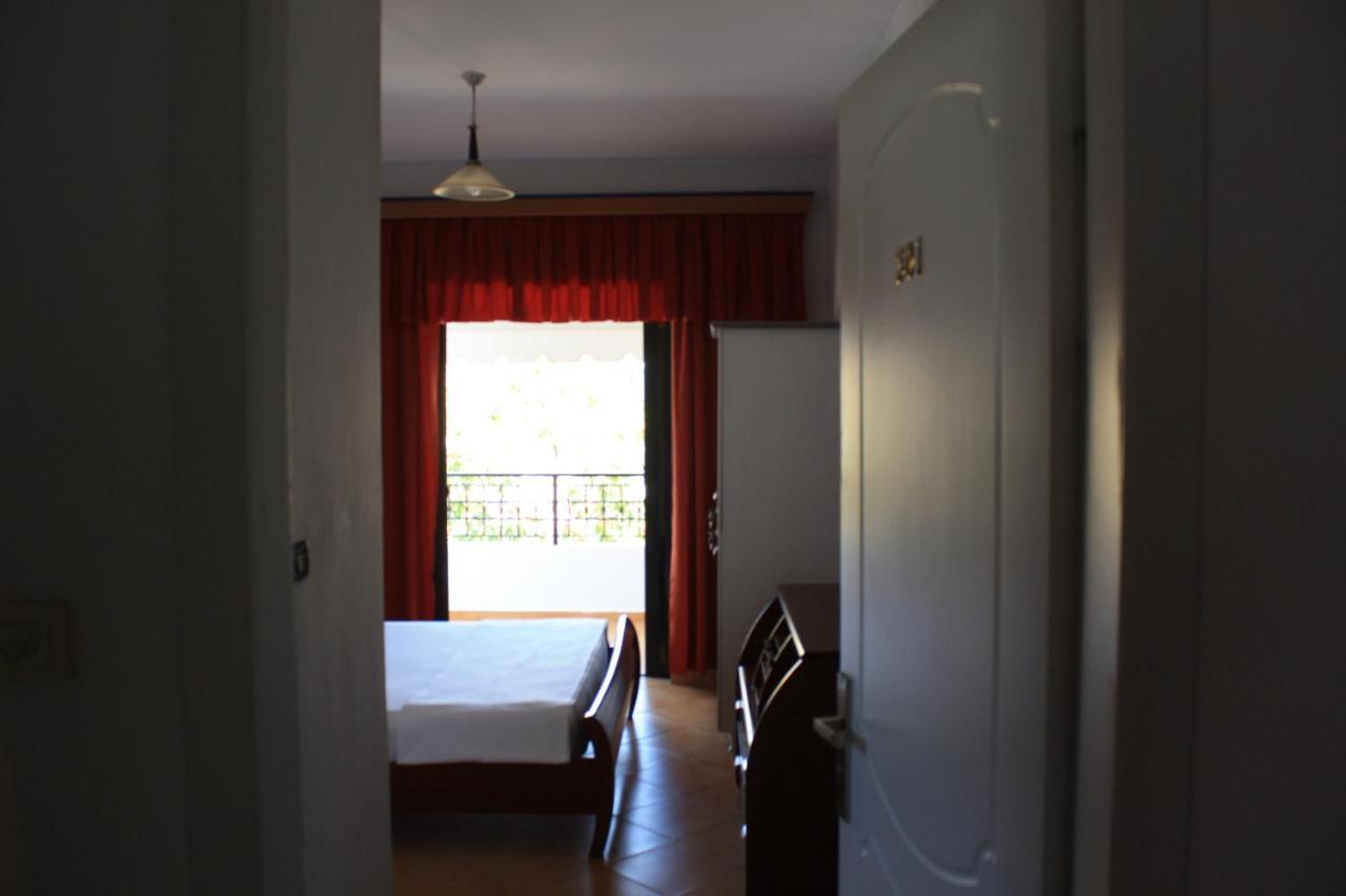 Kanina Hotel&Hostel Саранде Екстериор снимка