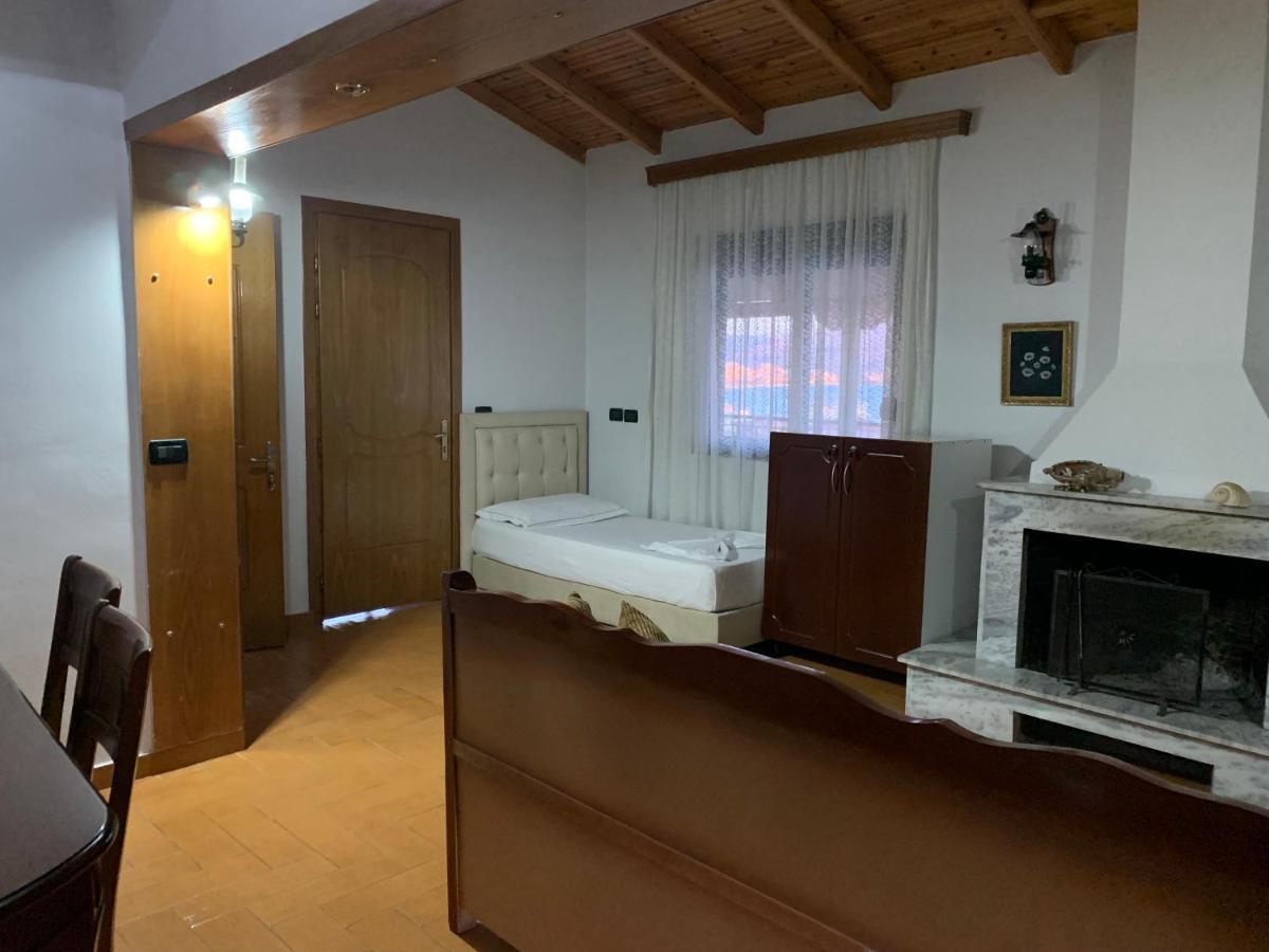 Kanina Hotel&Hostel Саранде Екстериор снимка