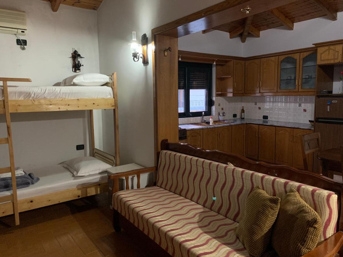 Kanina Hotel&Hostel Саранде Екстериор снимка